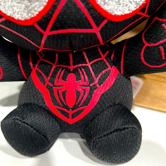 TY Spider-Man
(Miles Morales)
MARVEL
marvel.com
© Marvel Black red sparkle eyes - Picture 3 of 5